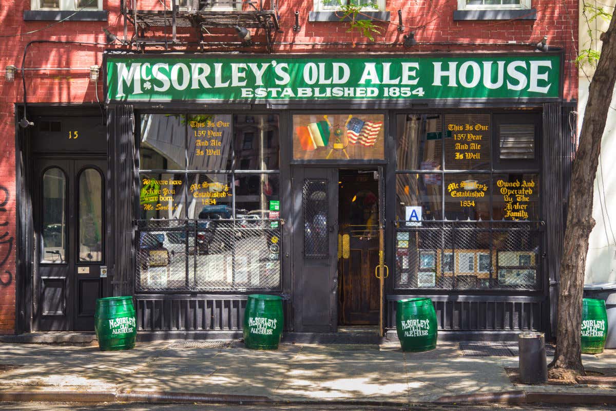 McSorley's Old Ale House, New York Alla scoperta dei birrifici più famosi del mondo McSorley's Old Ale House, New York Alla scoperta dei birrifici più famosi del mondo